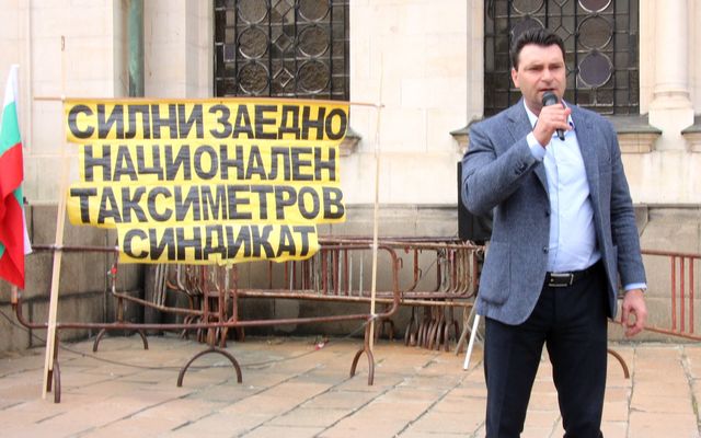 Разрешителните на таксита да се удължат с два месеца, призова Калоян Паргов