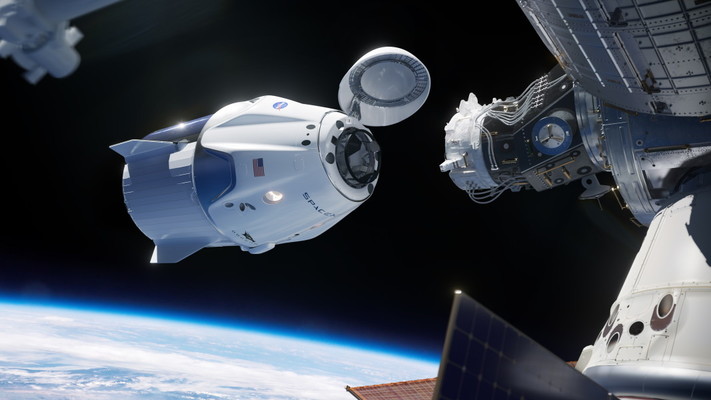 Космическият кораб на SpaceX успешно се скачи с Международната космическа станция