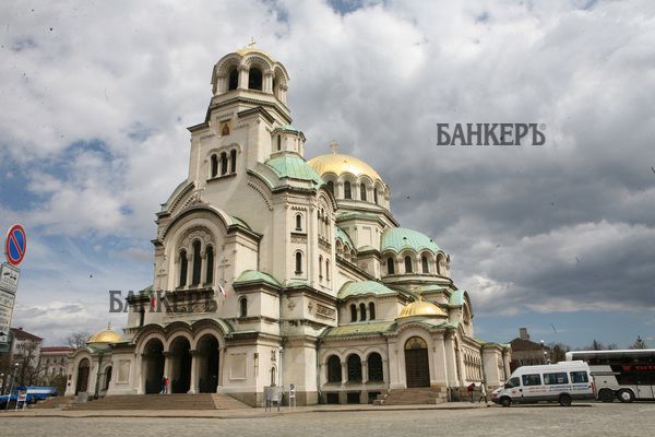 Дарителска кампания помага за смяна на дограмата на храм-паметник „Св. Александър Невски“