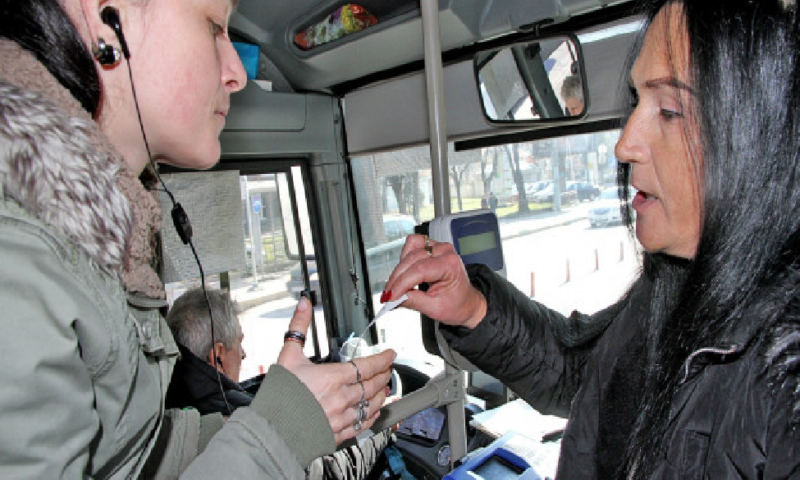 Хитра схема в Пловдив: Кондуктори в рейса си докарват двоен надник