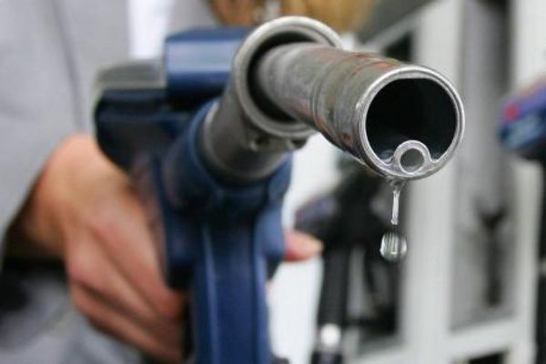 Големите бензиностанции заплашиха с недостиг на горива в страната