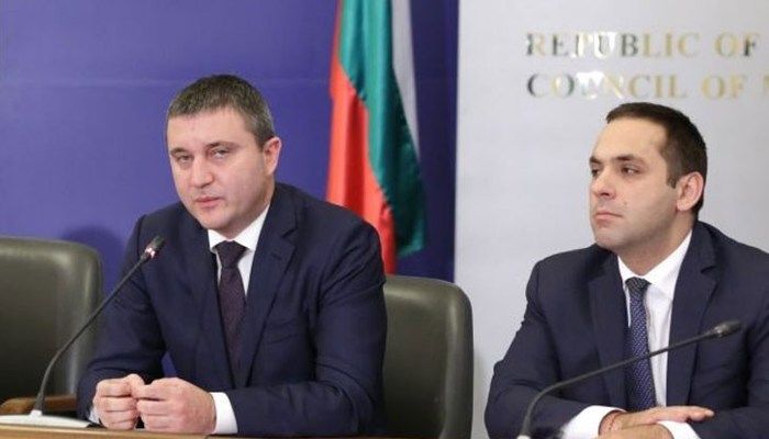 Нарочените за оставка Горанов, Караниколов и Маринов са в отпуск