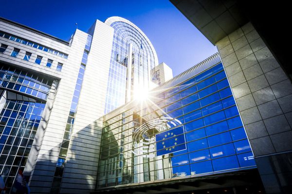 Европарламентът единодушно поиска преговорите за бюджета на ЕС да продължат