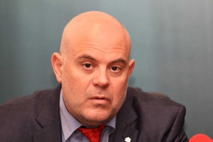 Гешев: Политикът Радев се нареди до Черепа и останалите олигарси на Прехода