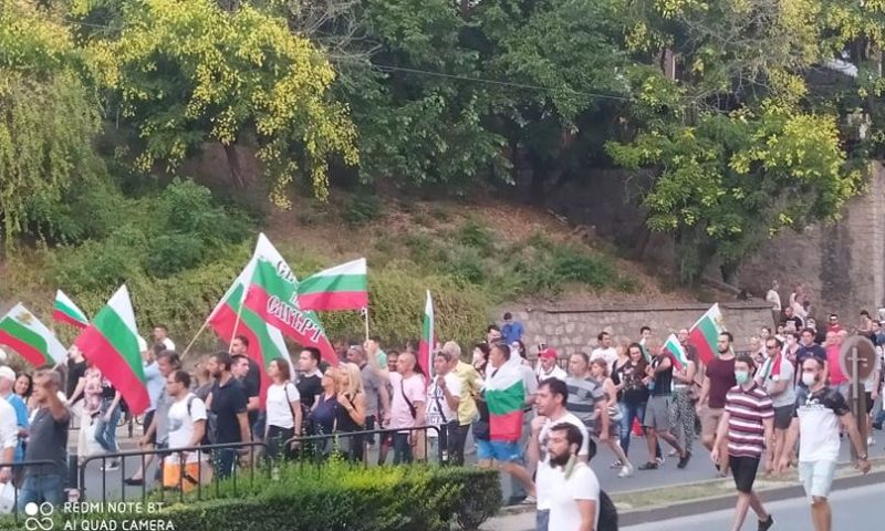 Над 3000 протестират по улиците на Пловдив, блокираха движението