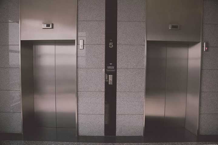 Уникален случай с коронавирус – един човек е заразил 71 през асансьор