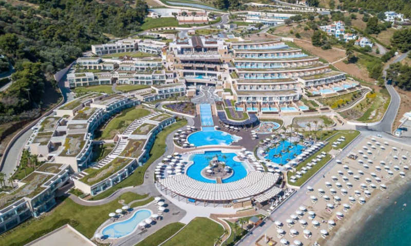 Шокиращо разкритие: Корнелия Нинова с хотел за десетки милиони евро на Халкидики