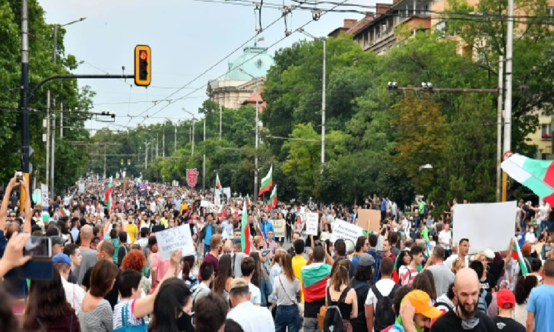 „Барометър България“: Над 60% от българите не одобряват протестите, над 70% не искат предсрочни избори