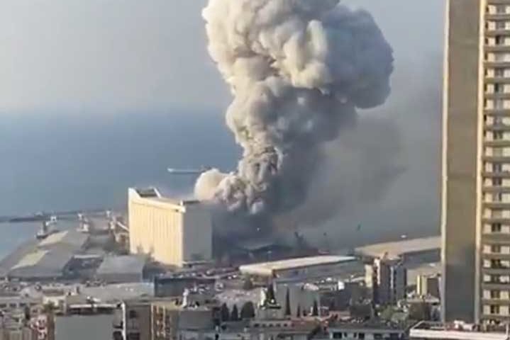 Взривът в Бейрут потопил цял круизен кораб, хора летели през прозорци