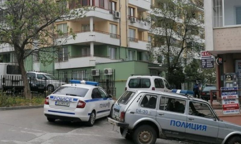 Нещастие! 2-годишно дете падна от третия етаж в Златоград