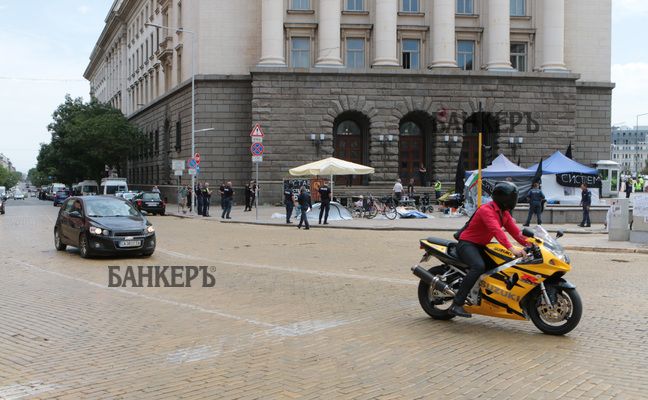 След 58-ия ден от протестите: Трите възлови кръстовища в София са отворени за движение