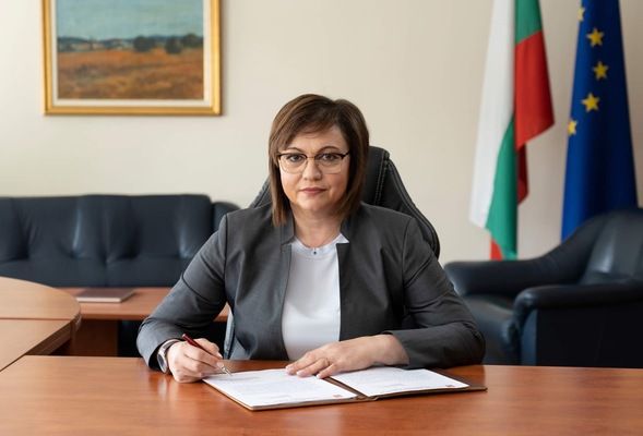 Нинова: В цял свят правителствата се опитват да спасят икономиката, българското правителство я убива