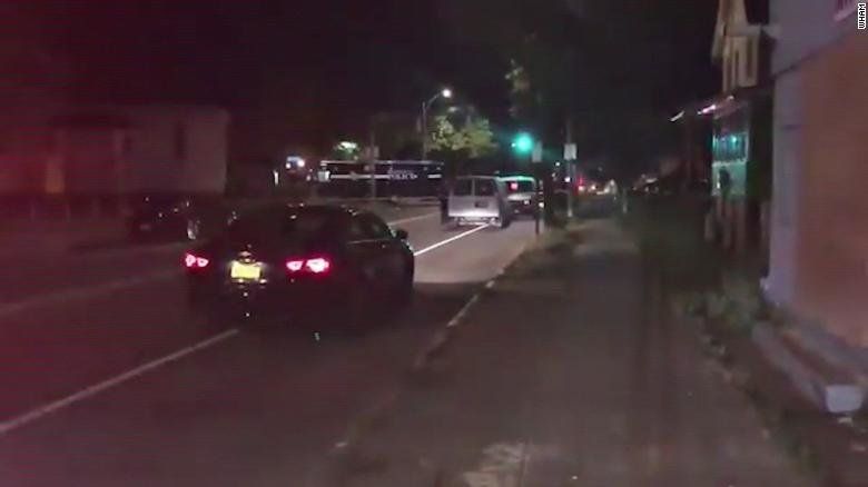 Двама убити и 14 ранени при стрелба на градинско парти в Рочестър