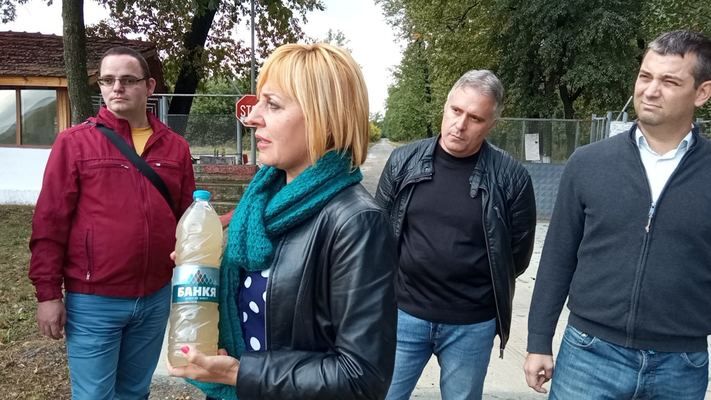 Манолова занесе мръсна питейна вода от Шумен на Борисов в ловно стопанство „Паламара“