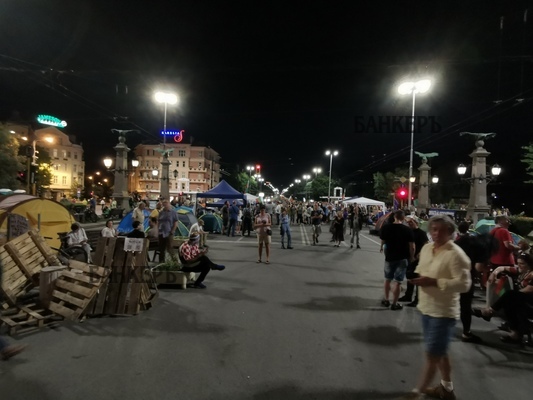 Протестиращите в София срещу Борисов и Гешев блокираха Орлов мост