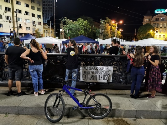 Студенти блокираха кръстовището пред Ректората на Софийския университет