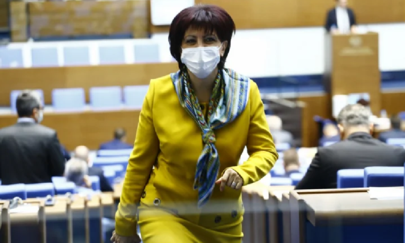 Караянчева гневно към депутат от БСП: Това е нахалство, засрамете се!