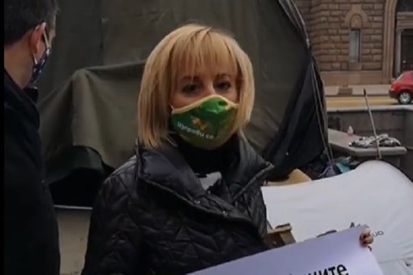 Манолова иска оставката на Деница Сачева