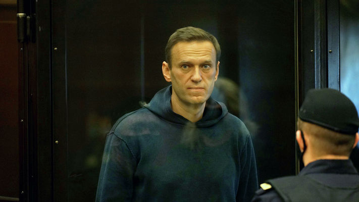Навални е осъден на три и половина години затвор