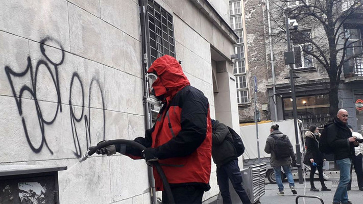 Премахват графити върху вече чистени сгради в София