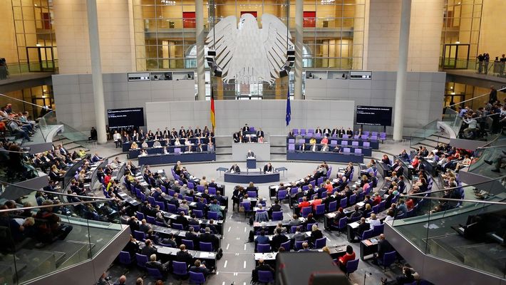От 1 юли намаляват заплатите на депутатите в Германия