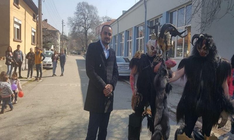 Водачът на областната листа на Републиканци за България възхитен от кукерите в Първенец/СНИМКИ/