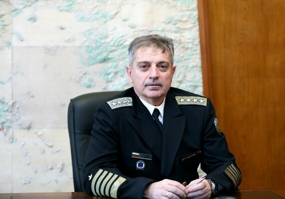 Адмирал Емил Ефтимов предупреди за проблеми пред армията