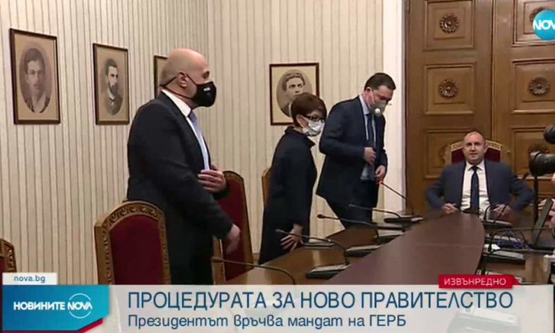 Президентът връчи мандат за кабинет на ГЕРБ, Митов обяви от кого ще търси подкрепа