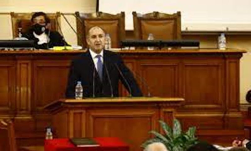 Радев с остро критикува предишната власт в речта си пред парламента и обяви, че е готов със служебен кабинет