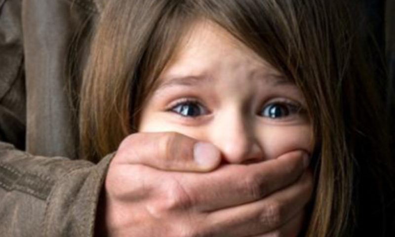 Ужас! Педофил атакува 300 деца в интернет