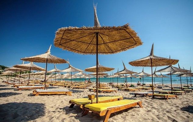 Хотелиери: Проблеми с чадърите на плажа ще съсипят летния
