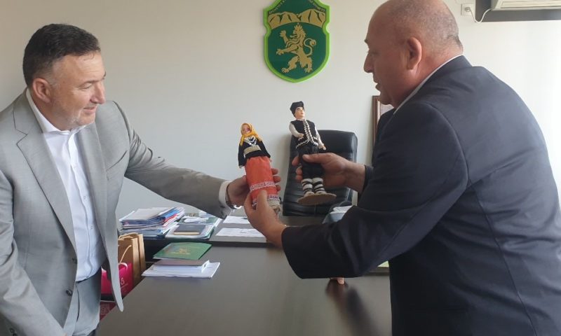 Проведе се среща между д-р Емил Кабаиванов и кмета на молдовския град Твърдица
