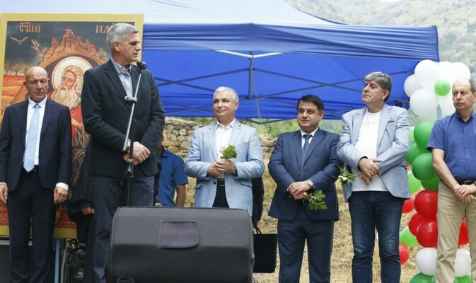 Премиерът Стефан Янев посети Пирдоп по случай празника на