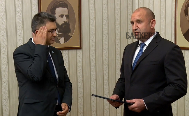 Президентът Радев връчи мандат на Пламен Николов – През обектива