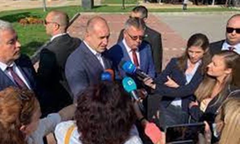 Президентът Радев в Рудозем: Опроверга Слави за служебните министри