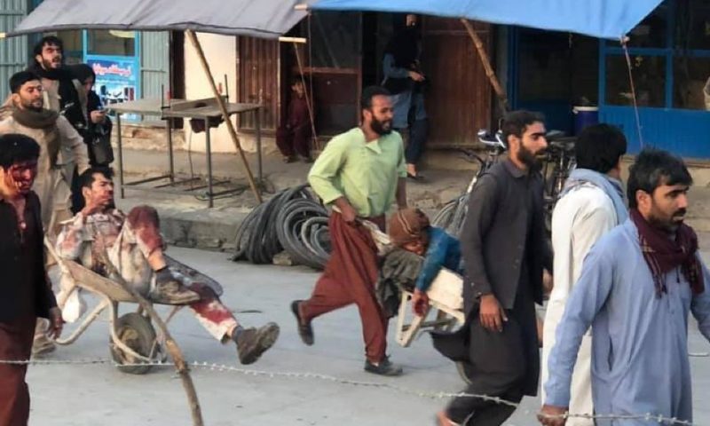 Терор на летището в Кабул – шахиди се самовзривиха в тълпата, поне 13 загинали